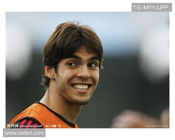 足球明星妻子们的美丽头像照片大赏展现她们的风采与魅力